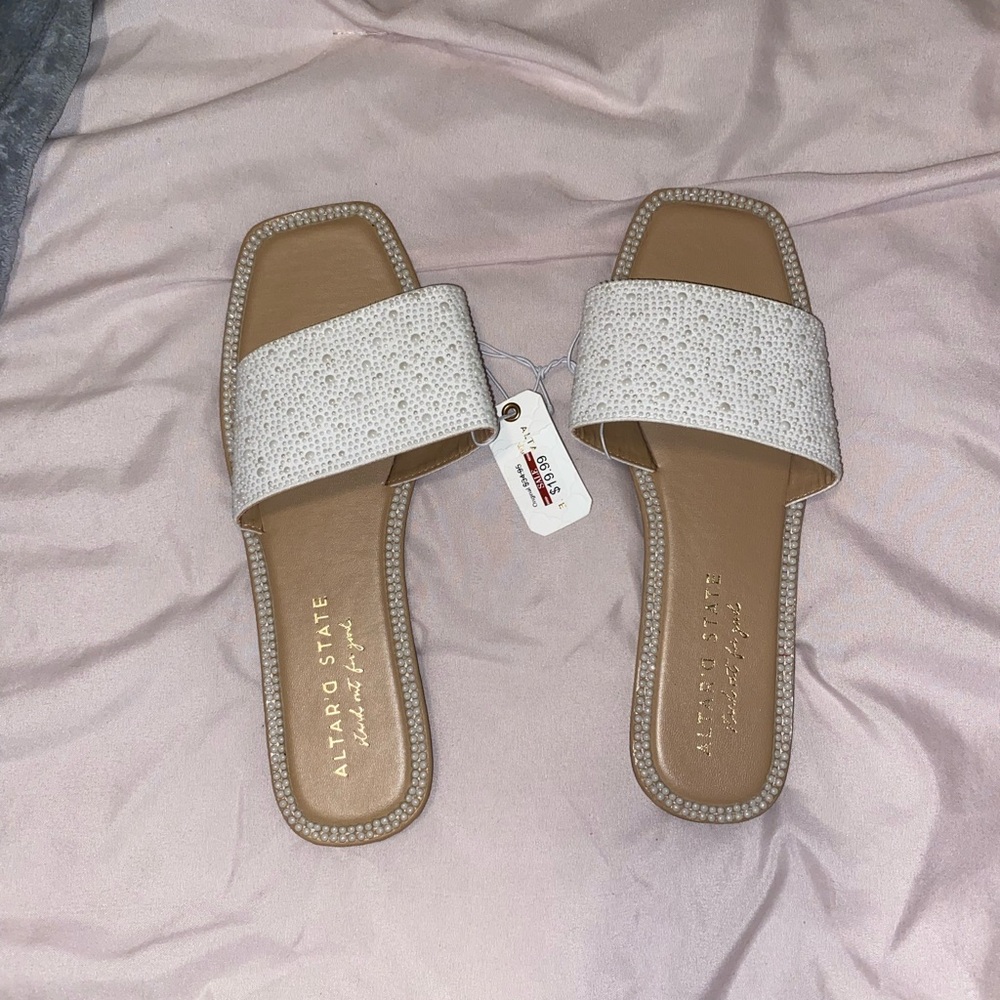 Pearl sandals